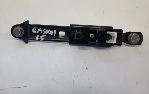 Nissan Qashqai Seat belt height adjuster 
