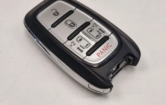 Chrysler Pacifica Ignition key/card 68217831AC