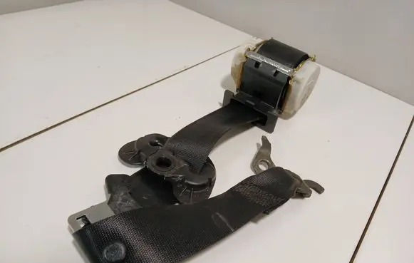 BMW 1 E81 E87 Front seatbelt 33017492
