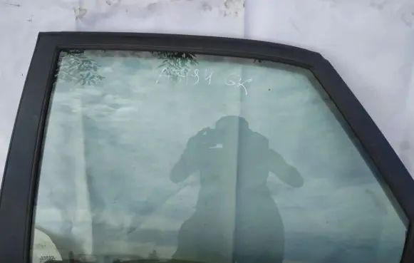 Volvo S40, V40 Rear door window glass