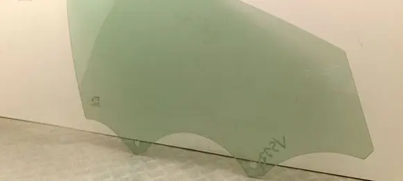 Peugeot 3008 III Front door window glass four-door E000090