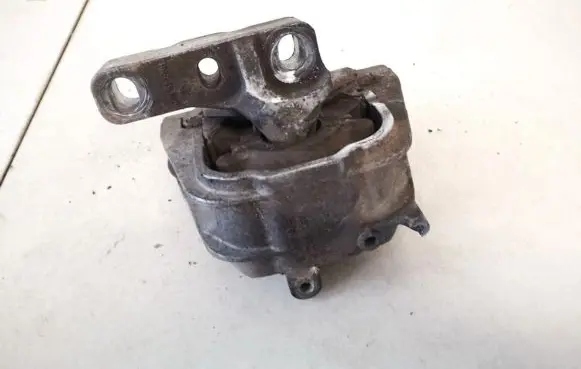 Volkswagen Golf V Engine mount bracket 1k0199262