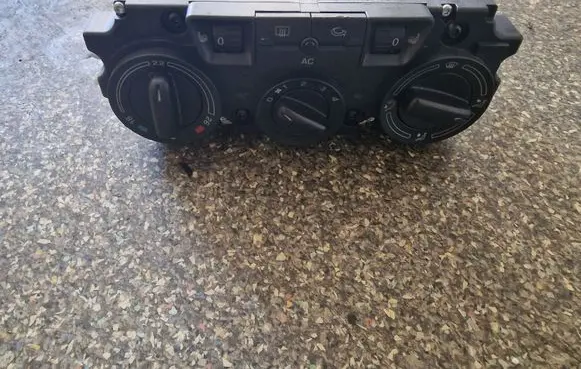 Skoda Octavia Mk2 (1Z) Climate control unit