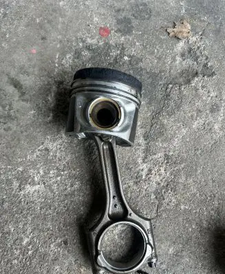 Volvo XC60 Piston with connecting rod