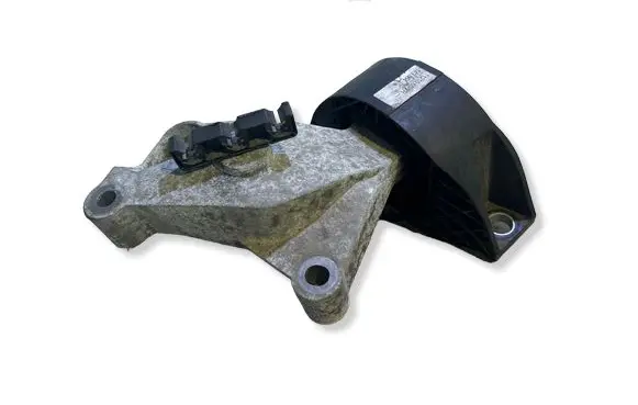 Dacia Sandero II Engine mount bracket 112106577R 143884