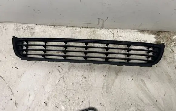 Volkswagen Golf Plus Front bumper lower grill 5M0853677D