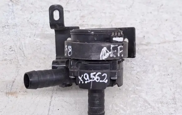 Ford Kuga III Water pump LX6118D473