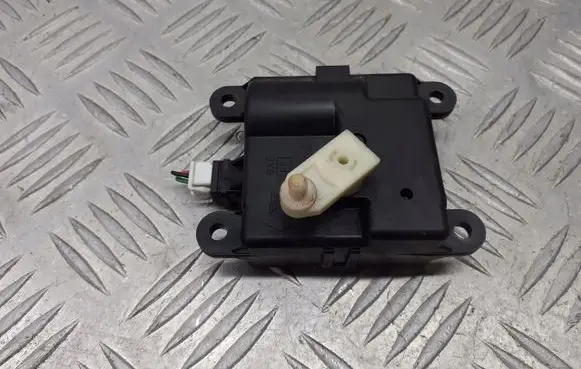 Nissan Primera A/C air flow flap actuator/motor 3C27030850