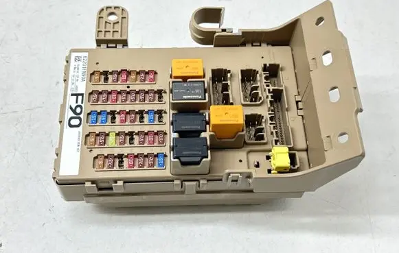Subaru Crosstrek III Fuse module 82201FN90A JB008910N02