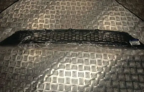 Hyundai Tucson TL Front bumper lower grill 86561D7000