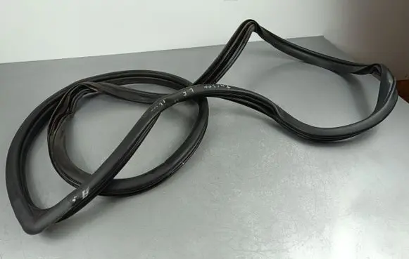 Hyundai Tucson TL Rear door rubber seal (on body) 
