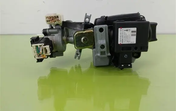 Suzuki Swift I Ignition lock 3397062J00GB