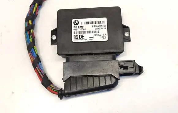 BMW 5 F10 F11 Hand brake control module 6858017 23122010 32620276A