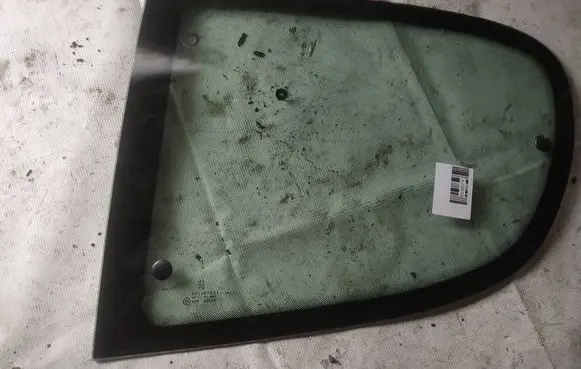 Peugeot 206 Rear side window AS2