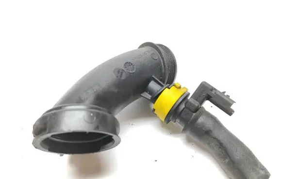 Citroen DS5 Turbo air intake inlet pipe/hose 9683725080