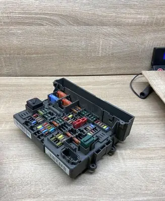 BMW 3 E90 E91 Fuse module 9119446