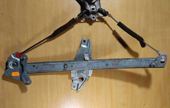 Toyota Corolla E100 Front door manual window regulator 