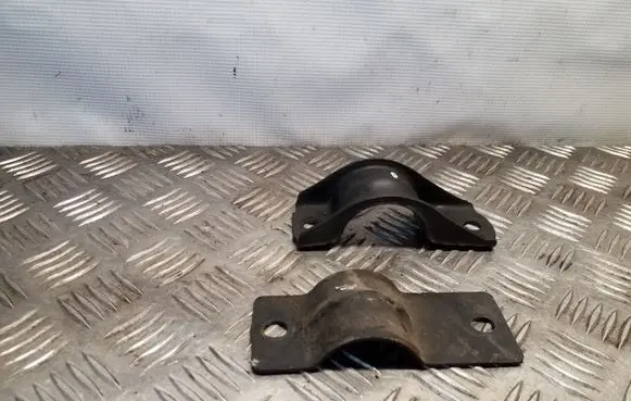 Chrysler 300 - 300C Sway bar bush bracket, front 