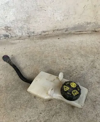 Ford C-MAX II Brake fluid reservoir 