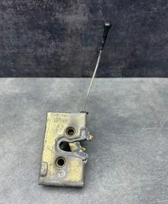 Volkswagen PASSAT B2 Front door lock 171837015F