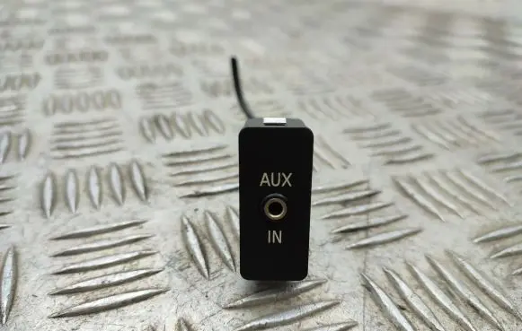 Mini One - Cooper Clubman R55 AUX in-socket connector 6930561 61316930561 693056103