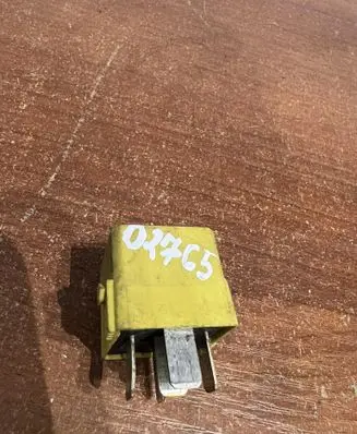 Mercedes-Benz A W168 Other relay A0025421419 D2765