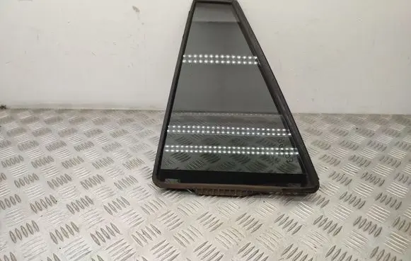 Suzuki Grand Vitara II Rear vent window glass 8467565J0 43R007953