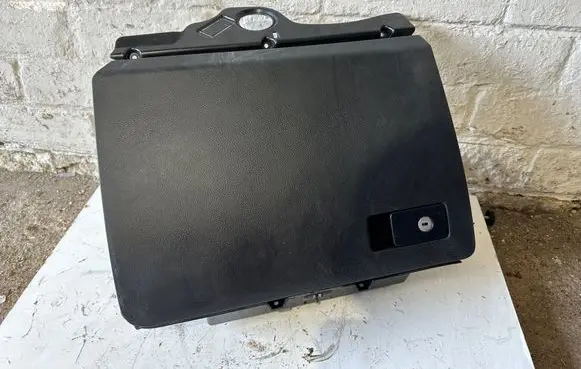 Volkswagen PASSAT B6 Glove box 3C1857114 P0108696 T0024276