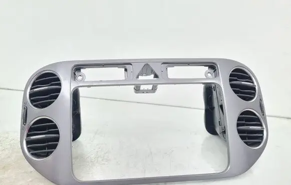 Volkswagen Tiguan Dash center air vent grill 5M0858069N