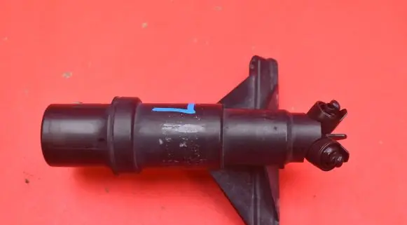 Windshield washer spray nozzle