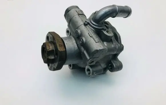 Volkswagen Golf IV Power steering pump 1J0422154B
