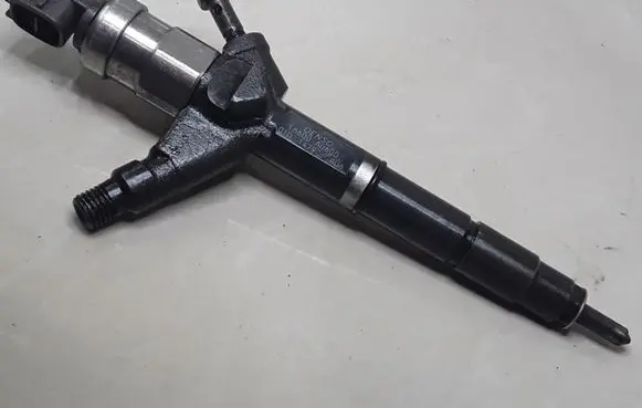Nissan Primera Fuel injector 16600AU600