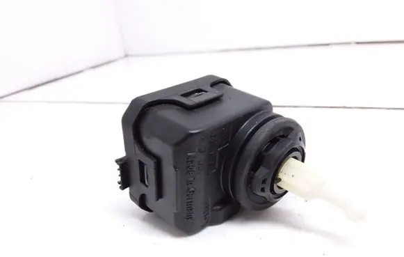 Volkswagen Bora Headlight level adjustment motor 1J0941295C