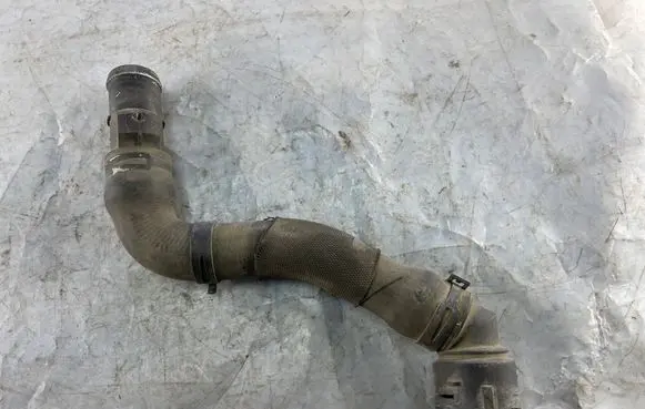 Engine coolant pipe/hose