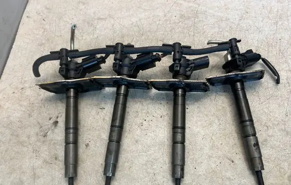 Audi A4 S4 B8 8K Fuel injectors set 03L130277 0445116030