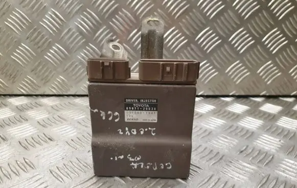 Toyota Corolla E120 E130 Fuel injection control unit/module 8987120030