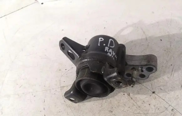 Toyota RAV 4 (XA30) Engine mount bracket