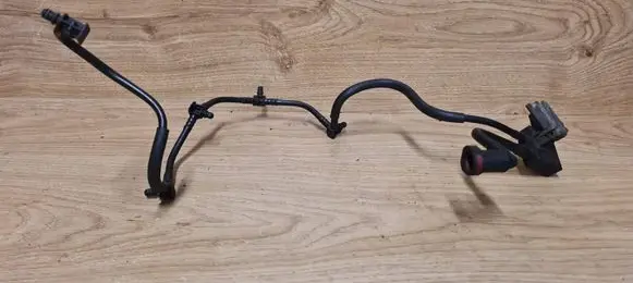 Volvo S40, V40 Fuel main line pipe
