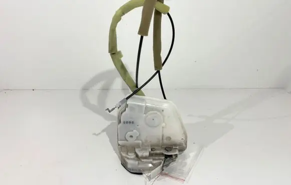 Mazda 2 Front door lock 7618