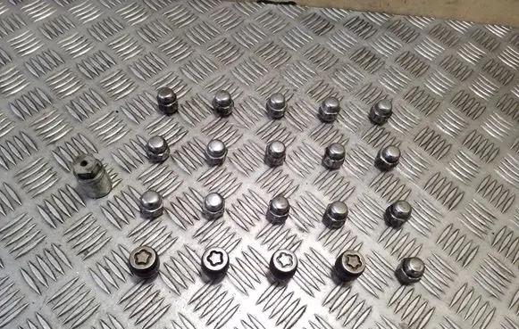 Nuts/bolts
