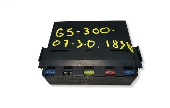 Lexus GS 300 350 430 450H Fuse module 8921130020