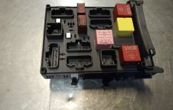 Renault Espace - Grand espace IV Fuse module 518837018 8200004201E