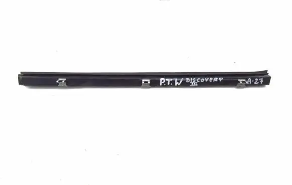 Land Rover Discovery 3 - LR3 Rear door windshield rail 