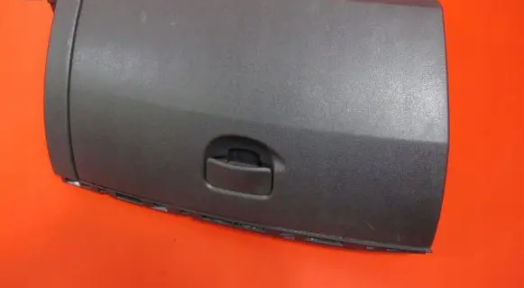Renault Clio III Glove box set 8200475692