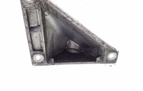 BMW 5 E60 E61 Engine mounting bracket 6761149