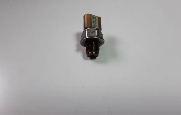 Volkswagen Tiguan Fuel pressure sensor 03L906051