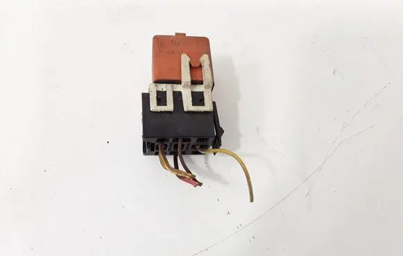Volkswagen PASSAT B5 Other relay