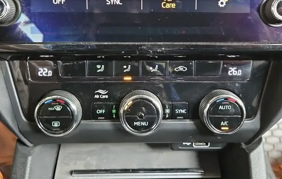 Skoda Octavia Mk3 (5E) Climate control/heater control trim 5E0907044BA IMPRK1572976