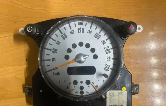 Mini One - Cooper R50 - 53 Speedometer (instrument cluster) 62116924908 AR0039002