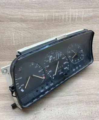 Volkswagen PASSAT B3 Speedometer (instrument cluster) 357919033A